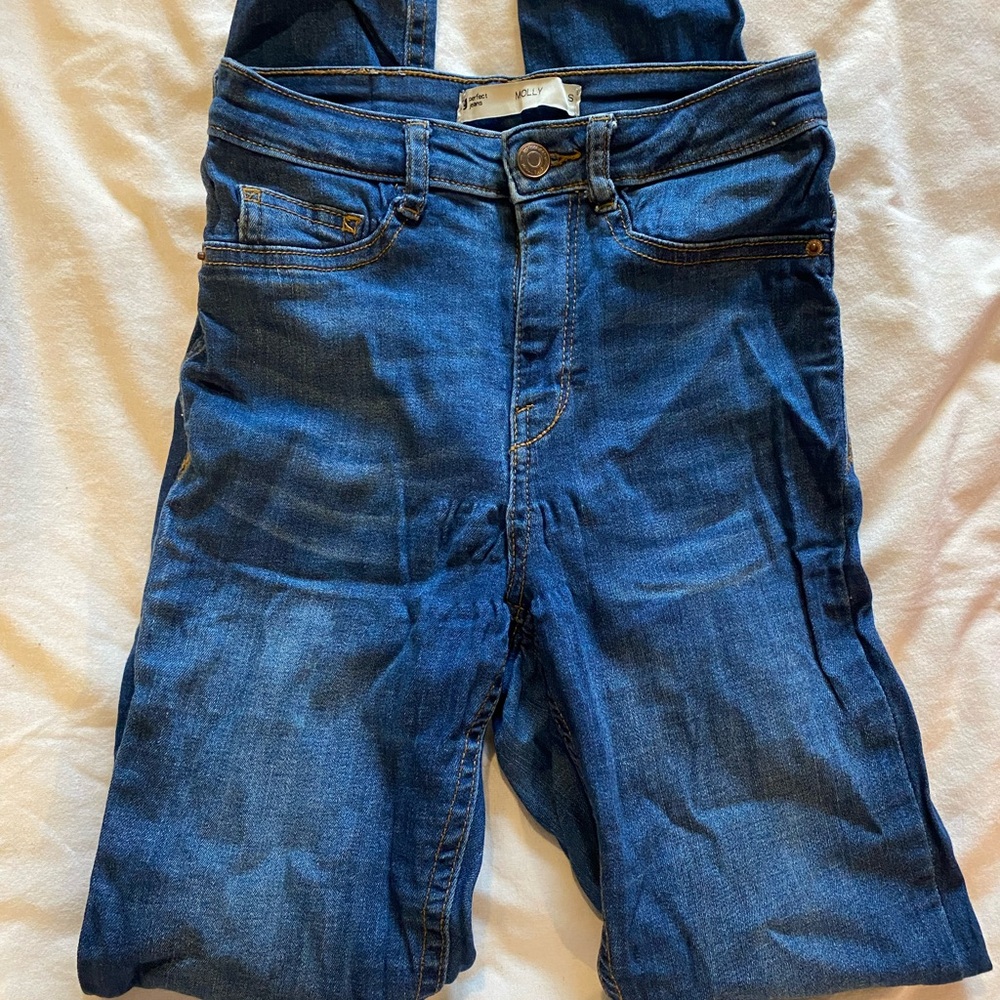 Every Scandi/Nordic girls fav jeans!!